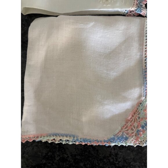2 Vintage Embroidered Linen Handkerchiefs With Pink & Blue Crochet Lace Edging - Picture 3 of 8